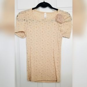 Eyelet Top with Flower and Pearl Accent XS